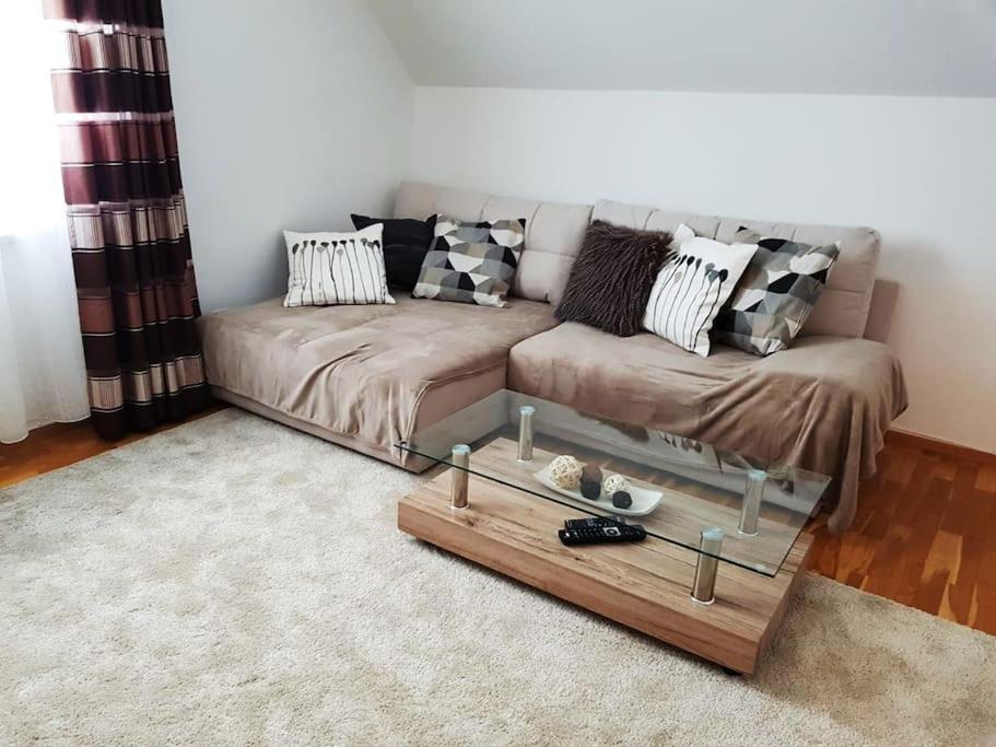 Ferienwohnung Klagenfurt クラーゲンフルト エクステリア 写真